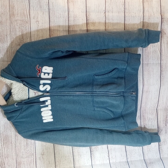 Hollister Tops - Hollister faux fur lined Hoodie size Medium